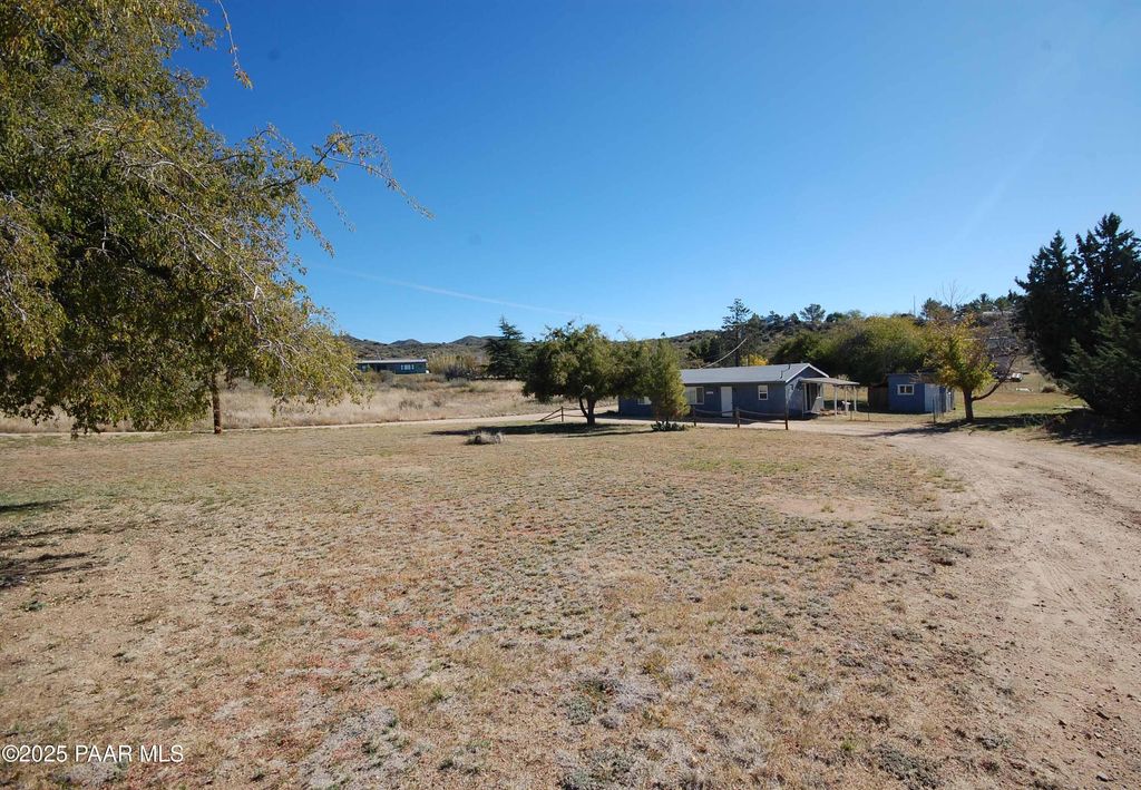Photo of 9025 S Steven Trail, Wilhoit, AZ 86332 (MLS # 1077659)