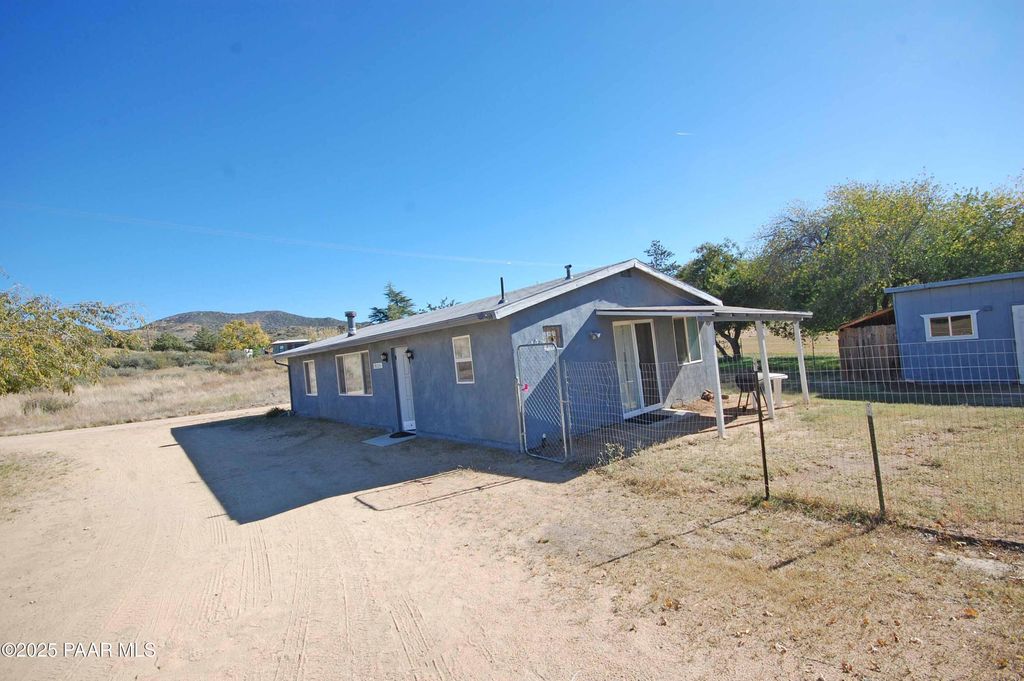 Photo of 9025 S Steven Trail, Wilhoit, AZ 86332 (MLS # 1077659)