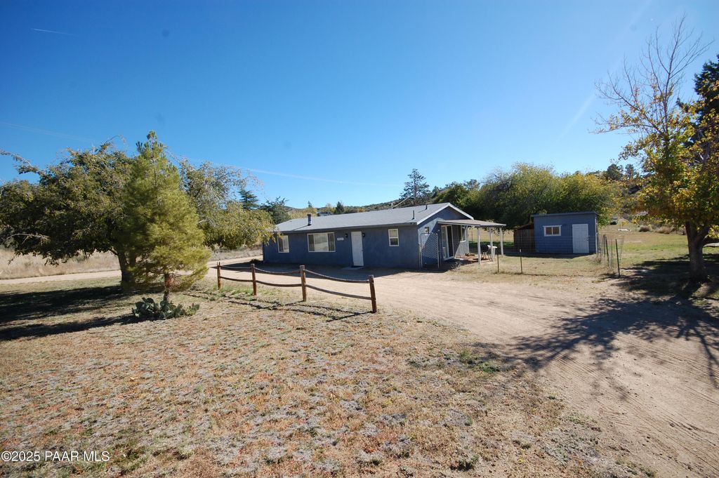 Photo of 9025 S Steven Trail, Wilhoit, AZ 86332 (MLS # 1077659)