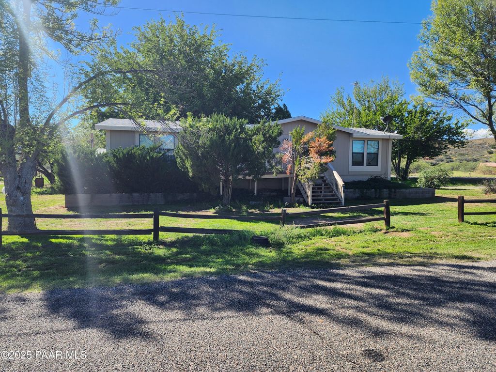 Photo of 20413 E Cordes Circle E Cir, Mayer, AZ 86333 (MLS # 1077268)