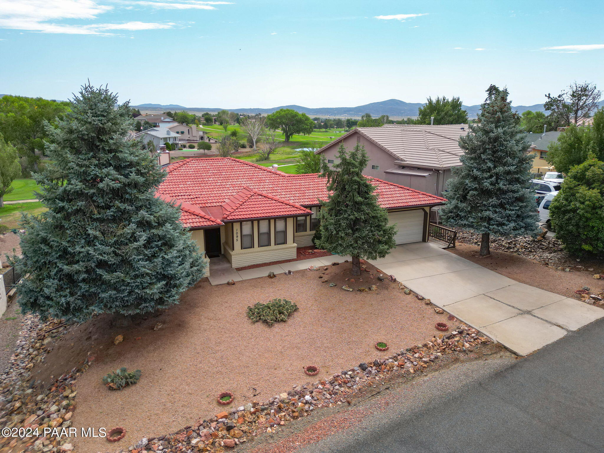 1095 N Broken Wagon Trail
