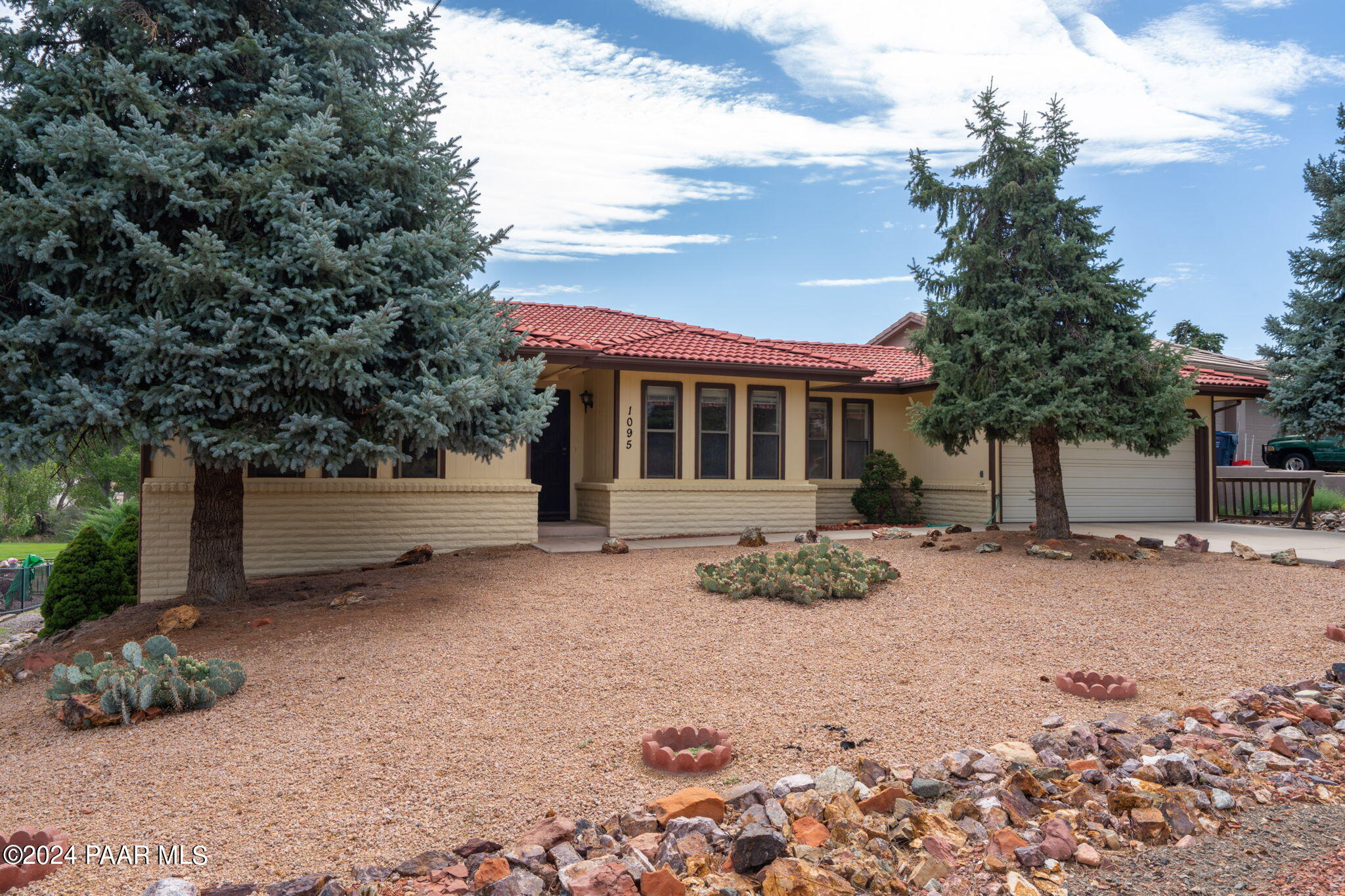 1095 N Broken Wagon Trail