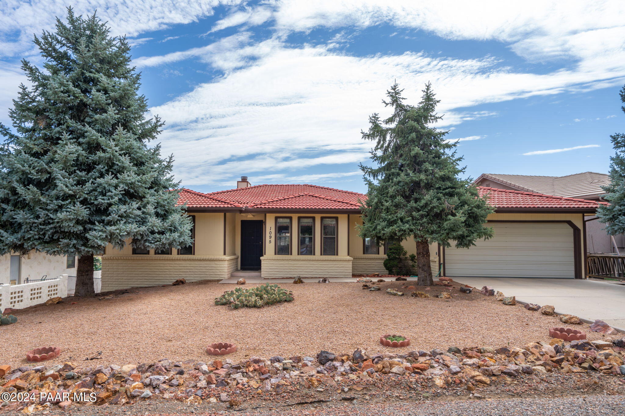 1095 N Broken Wagon Trail