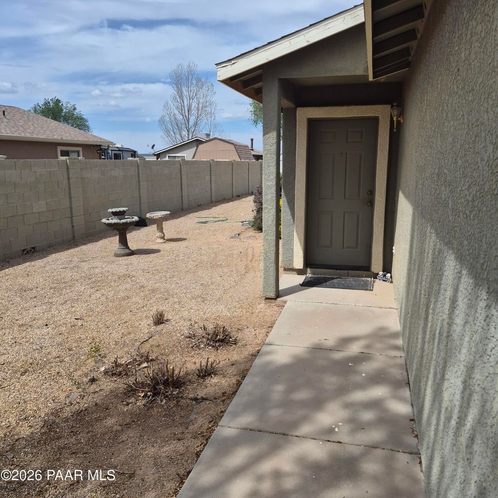 Photo of 24460 N Yosemite Street, Paulden, AZ 86334 (MLS # 1081053)