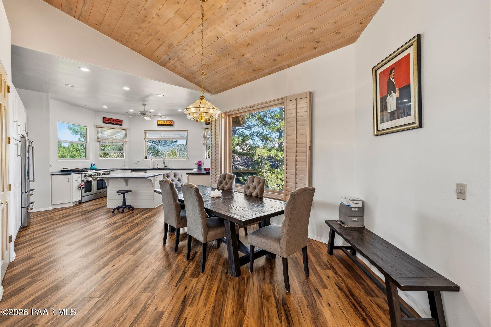 225 E Crestwood