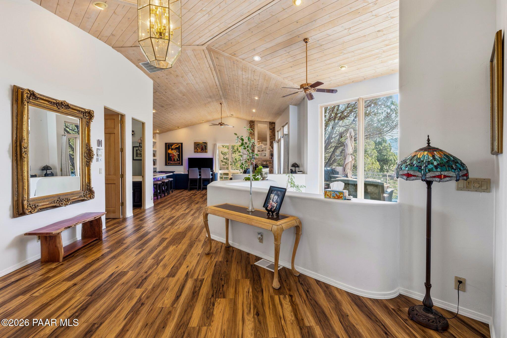 225 E Crestwood