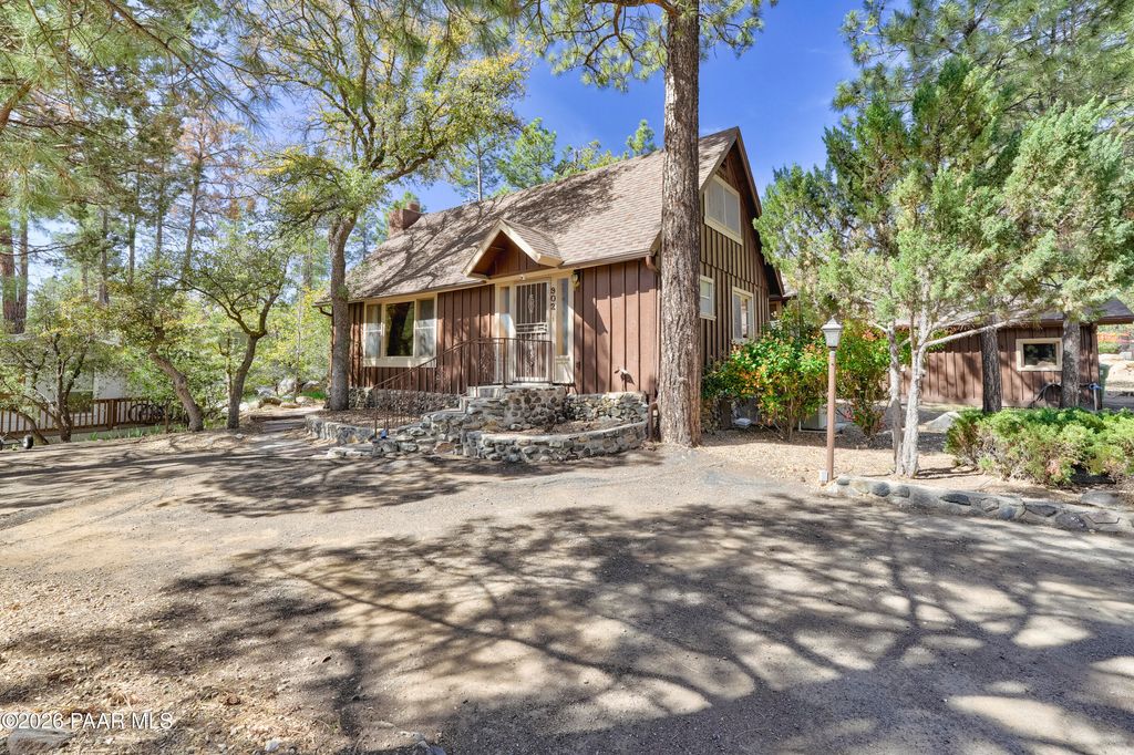 Photo of 902 Hemlock Avenue, Prescott, AZ 86303 (MLS # 1080960)