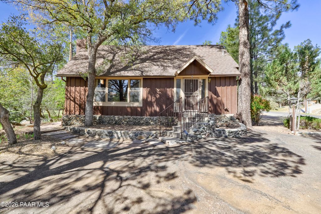 Photo of 902 Hemlock Avenue, Prescott, AZ 86303 (MLS # 1080960)