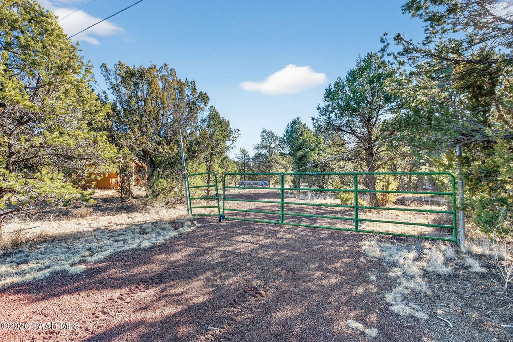 Photo of 1302 E Bluebell Street, Williams, AZ 86046 (MLS # 1078930)