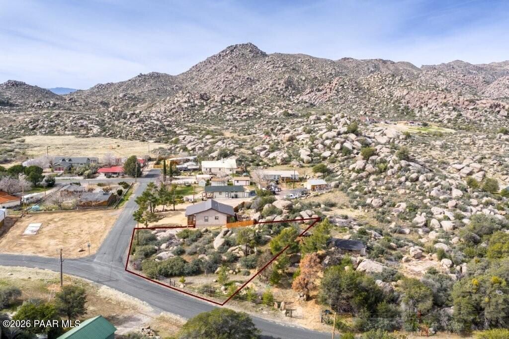 Photo of 23280 S Mountainaire Drive, Yarnell, AZ 85362 (MLS # 1078972)