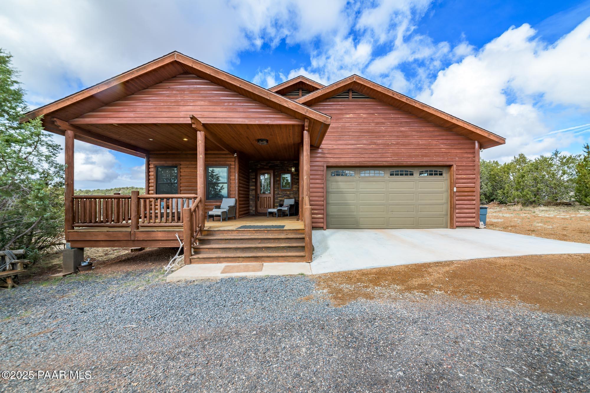 1590 W Foothills Drive