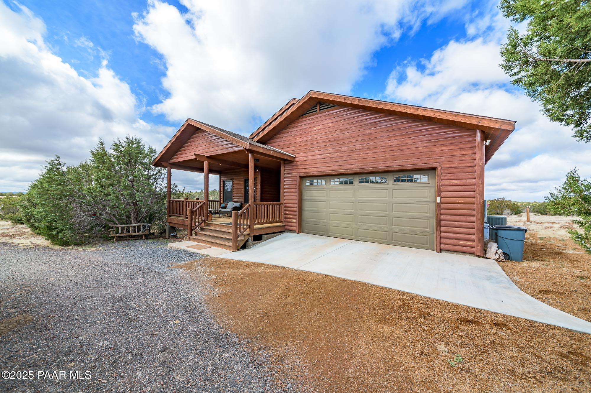 1590 W Foothills Drive