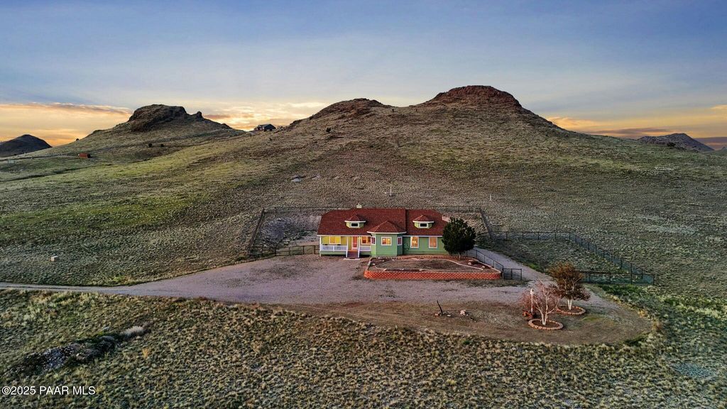 Photo of 16025 N Hereford Road, Chino Valley, AZ 86323 (MLS # 1079494)