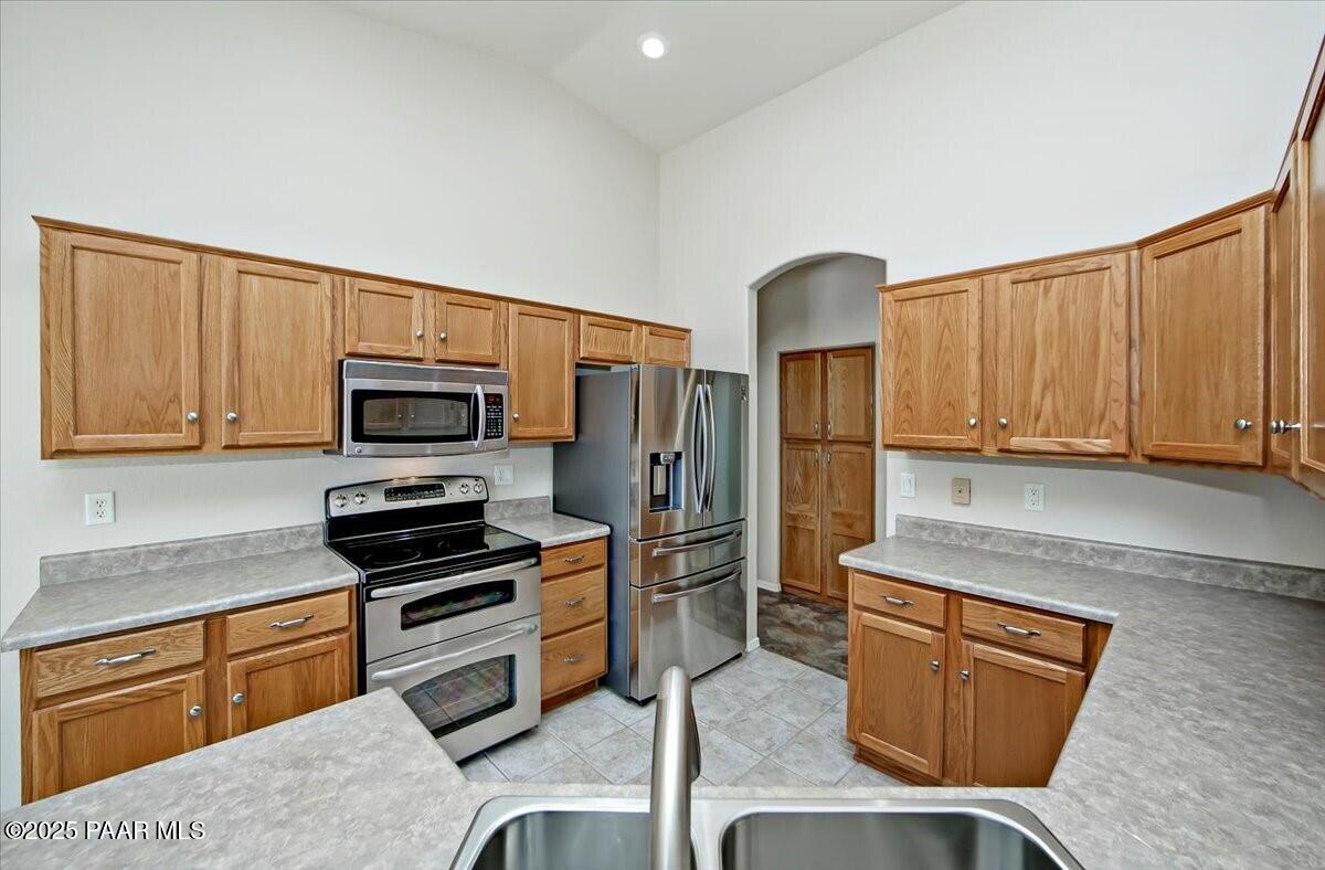 5491 N Ardmore Avenue