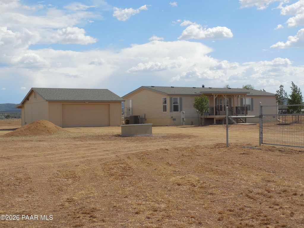 Photo of 2225 W Bayberry Drive, Paulden, AZ 86334 (MLS # 1082947)