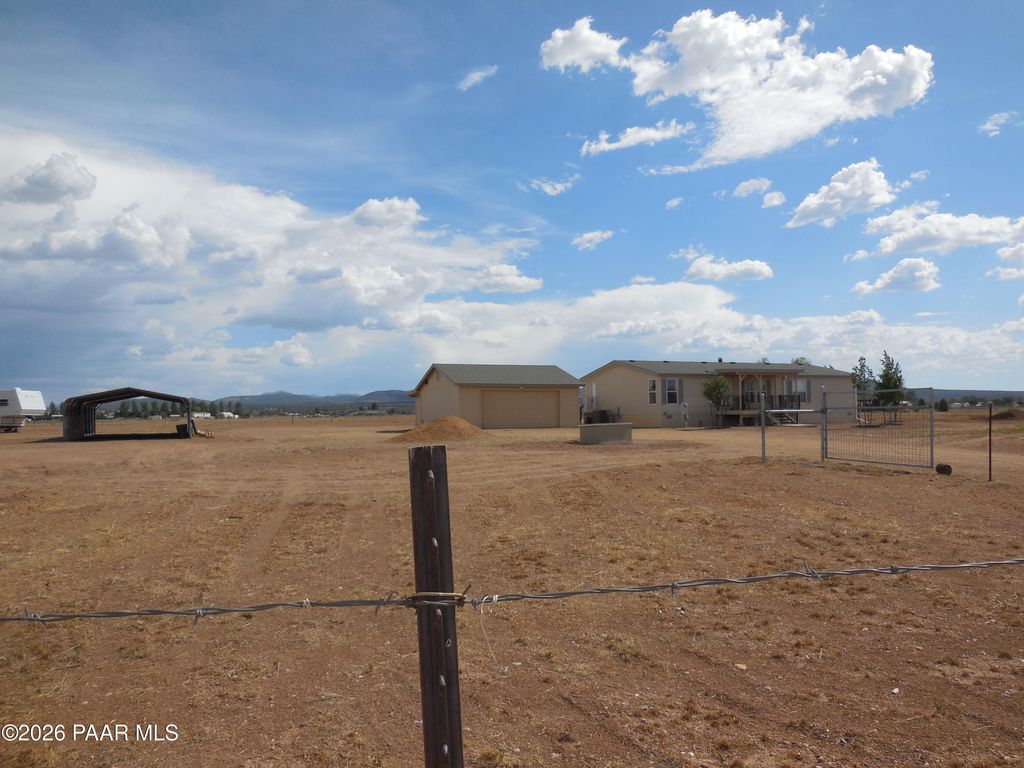 Photo of 2225 W Bayberry Drive, Paulden, AZ 86334 (MLS # 1082947)