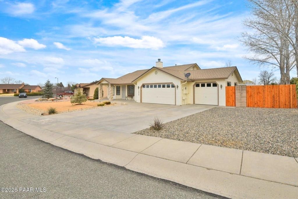 Photo of 7076 N Sunrise Vis, Prescott Valley, AZ 86315 (MLS # 1081289)