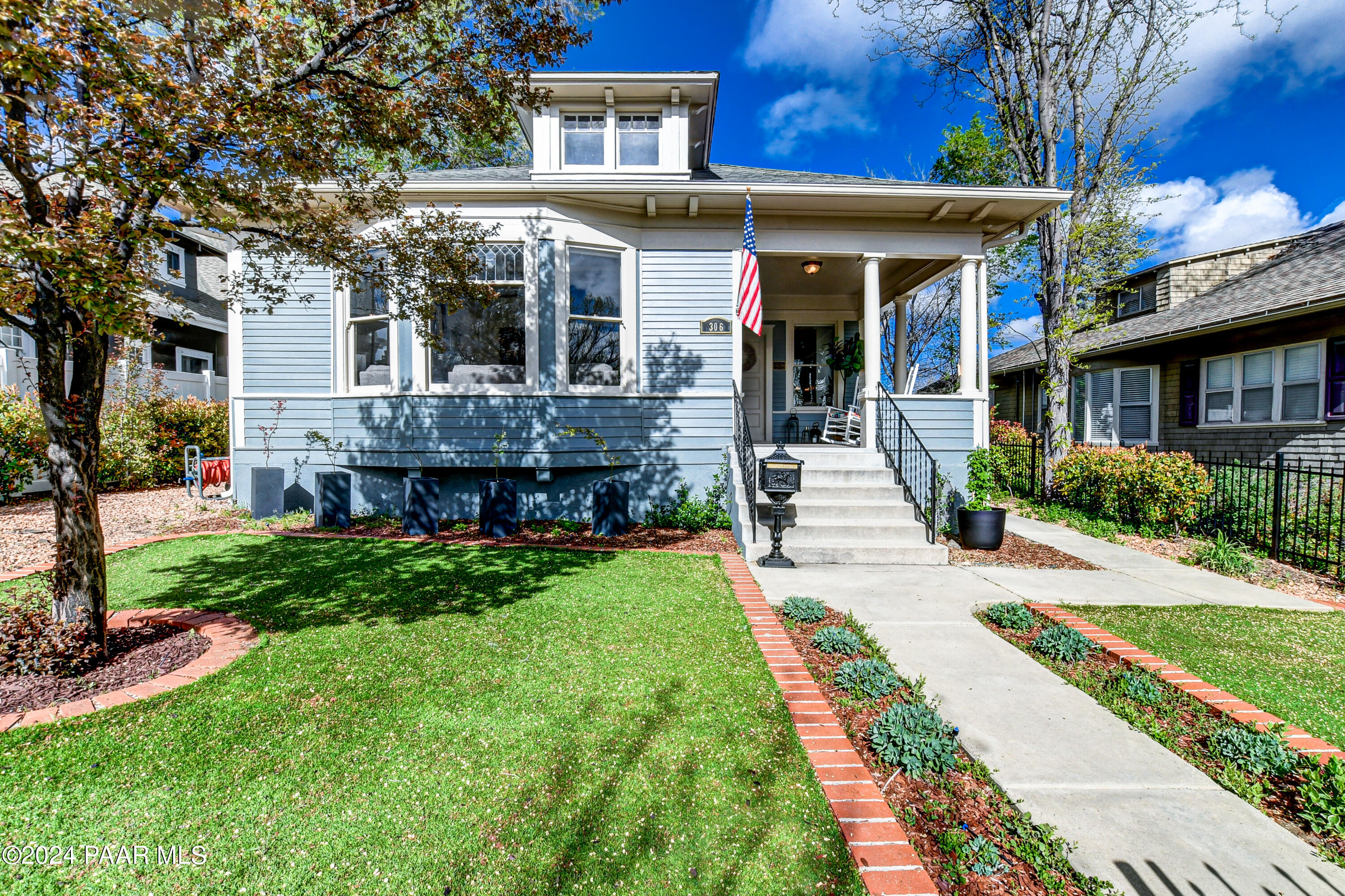 306 S Mt Vernon Avenue