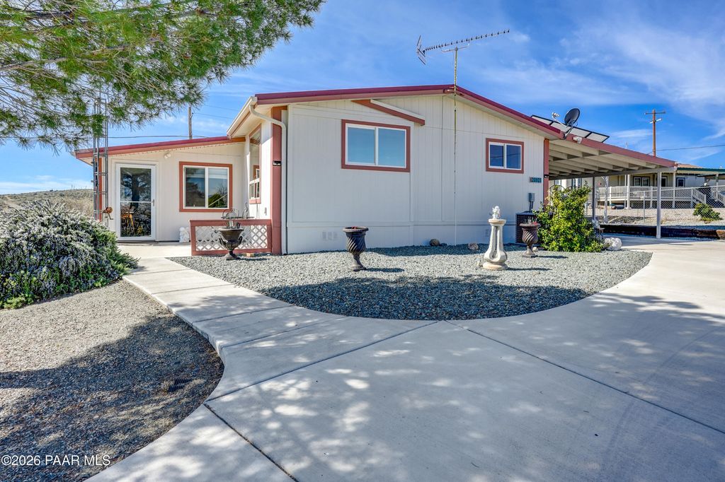 Photo of 20921 E Sky View Lane, Mayer, AZ 86333 (MLS # 1079295)