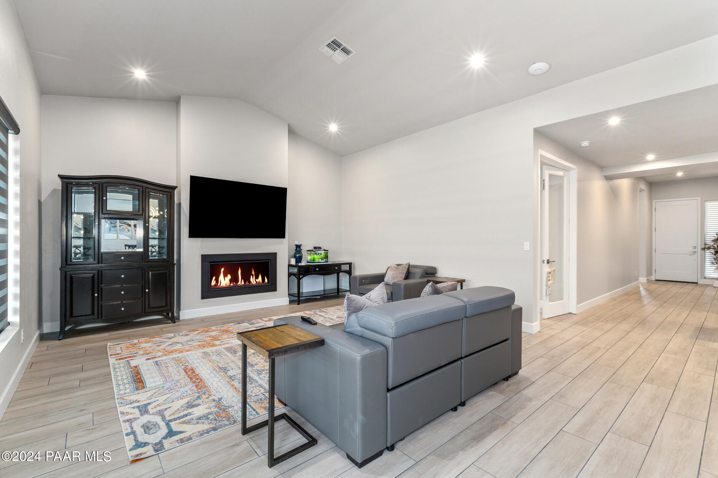 5707 E Killen Loop