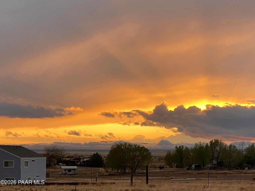 Photo of 3639 W Granite Drive, Paulden, AZ 86334 (MLS # 1080554)