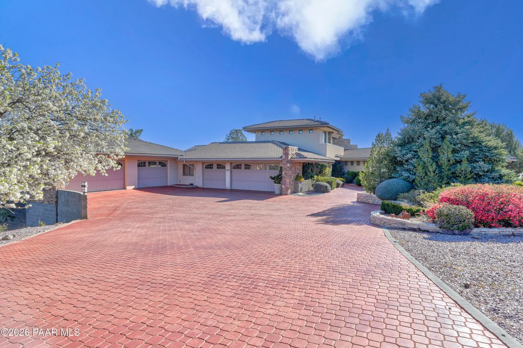 Photo of 1375 N Overlook Drive, Dewey-Humboldt, AZ 86327 (MLS # 1079923)