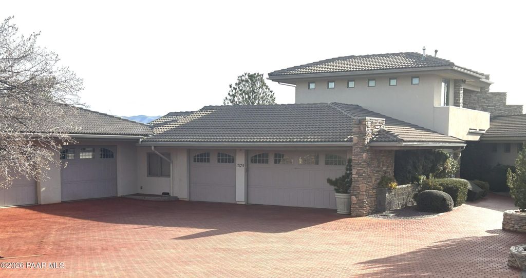 Photo of 1375 N Overlook Drive, Dewey-Humboldt, AZ 86327 (MLS # 1079923)