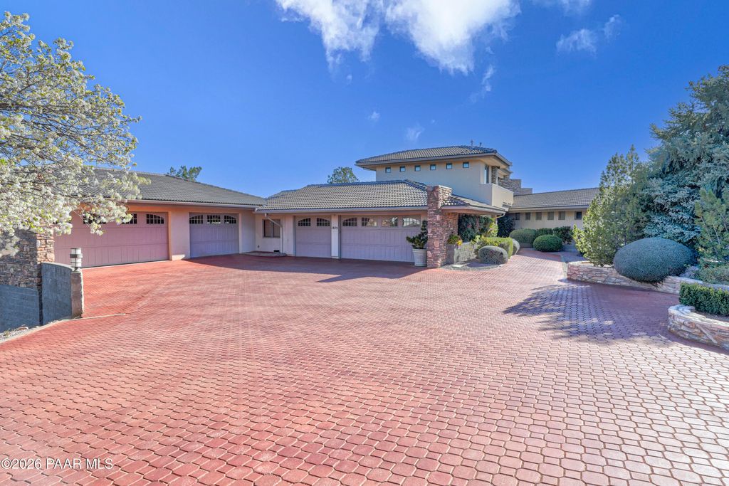 Photo of 1375 N Overlook Drive, Dewey-Humboldt, AZ 86327 (MLS # 1079923)