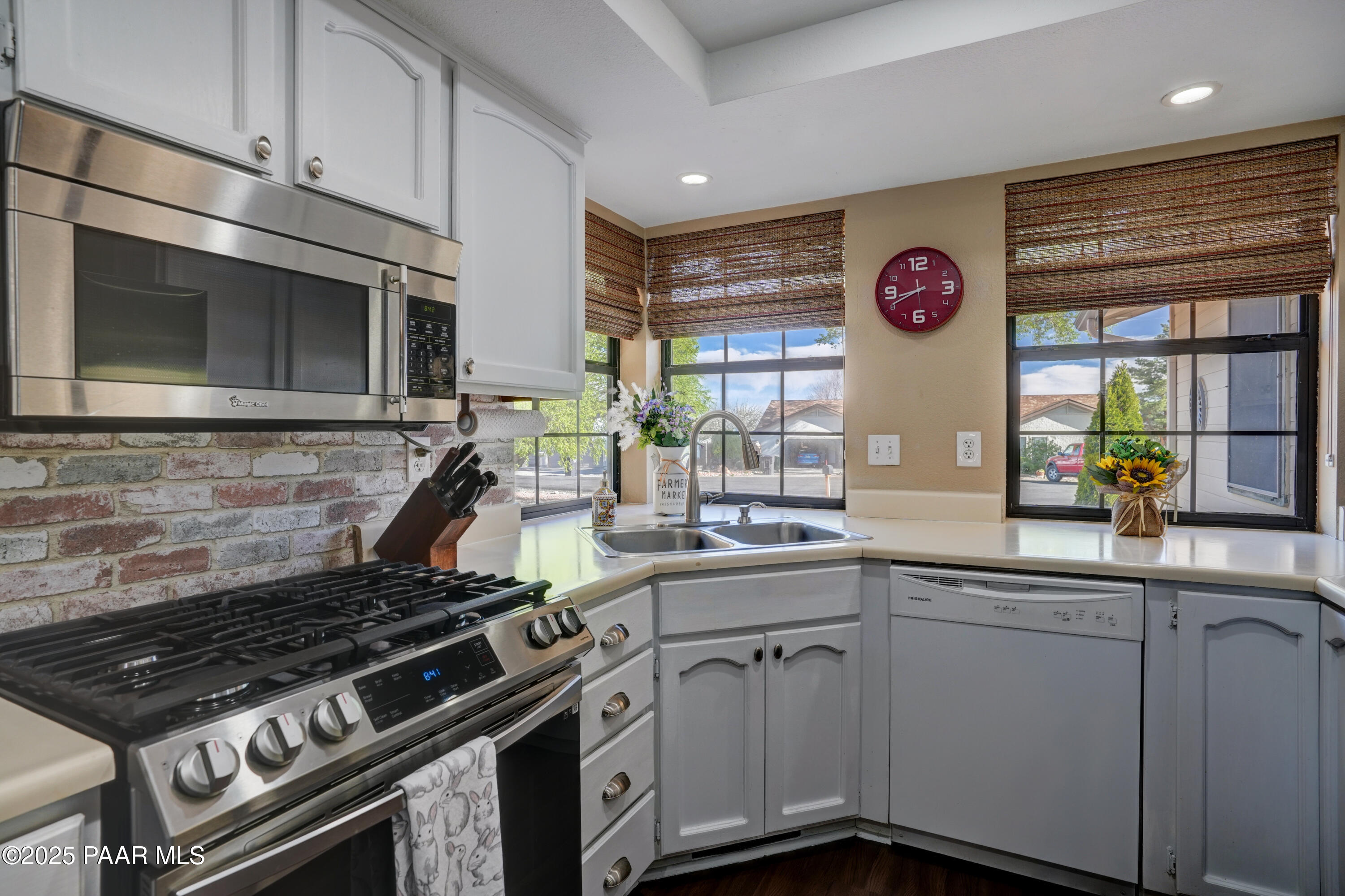 Prescott Valley, Arizona 86314, United States, 3 Bedrooms Bedrooms, ,2 BathroomsBathrooms,Residential,Pending,111440