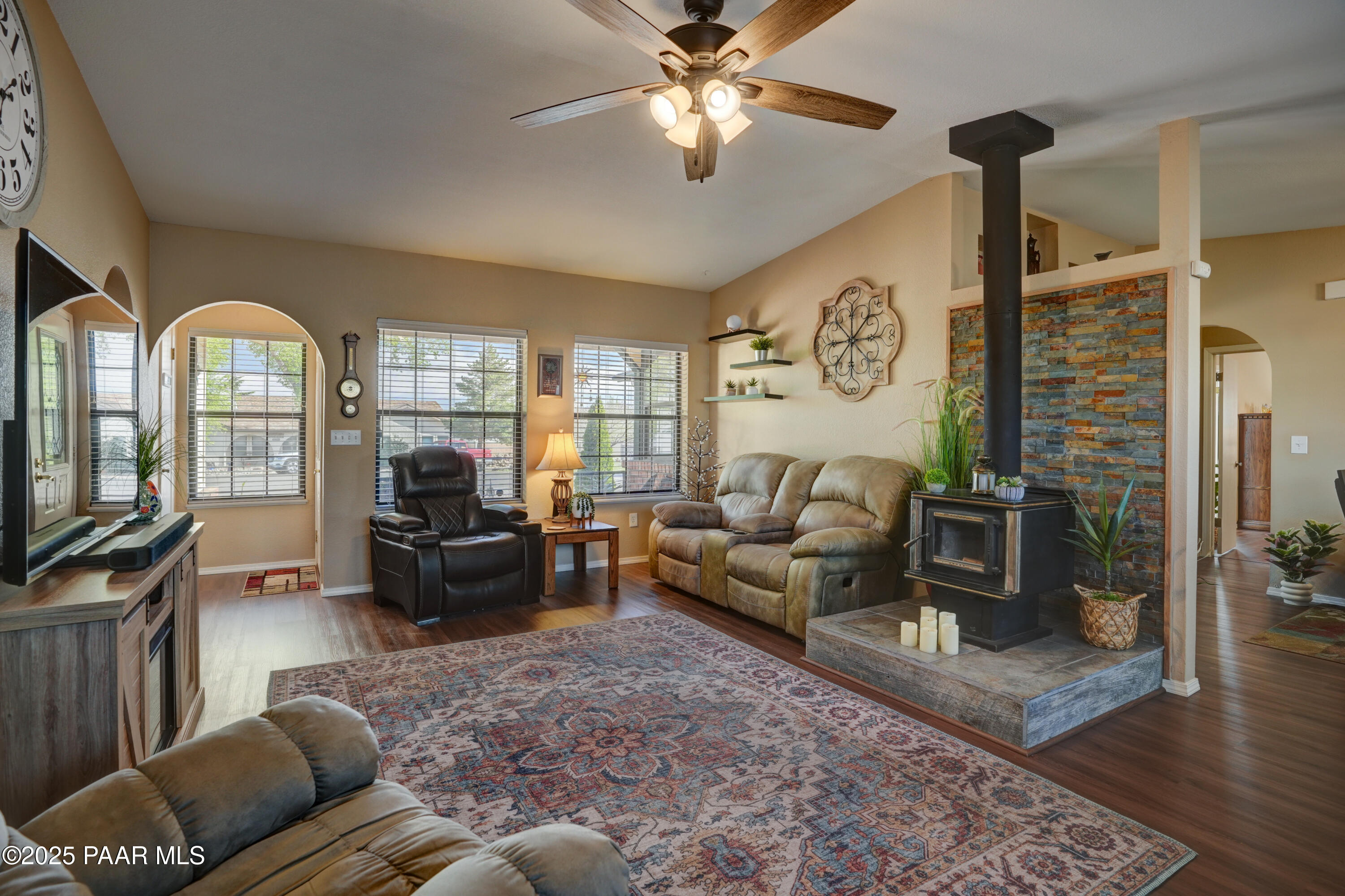 Prescott Valley, Arizona 86314, United States, 3 Bedrooms Bedrooms, ,2 BathroomsBathrooms,Residential,Pending,111440