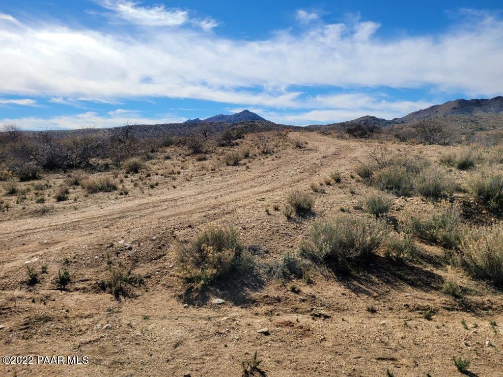 Photo of 44 W Traveler Way, Congress, AZ 85332 (MLS # 1080259)