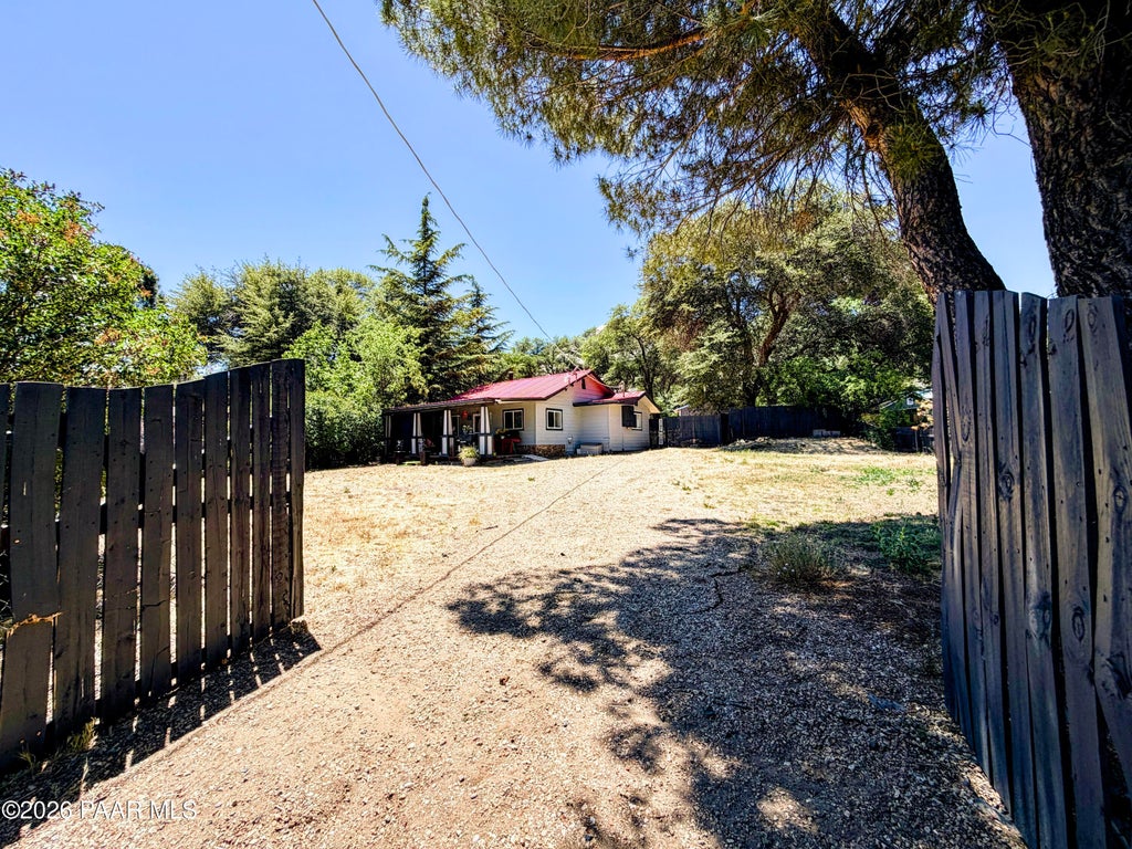 Photo of 22402 S Oak Way, Yarnell, AZ 85362 (MLS # 1082450)