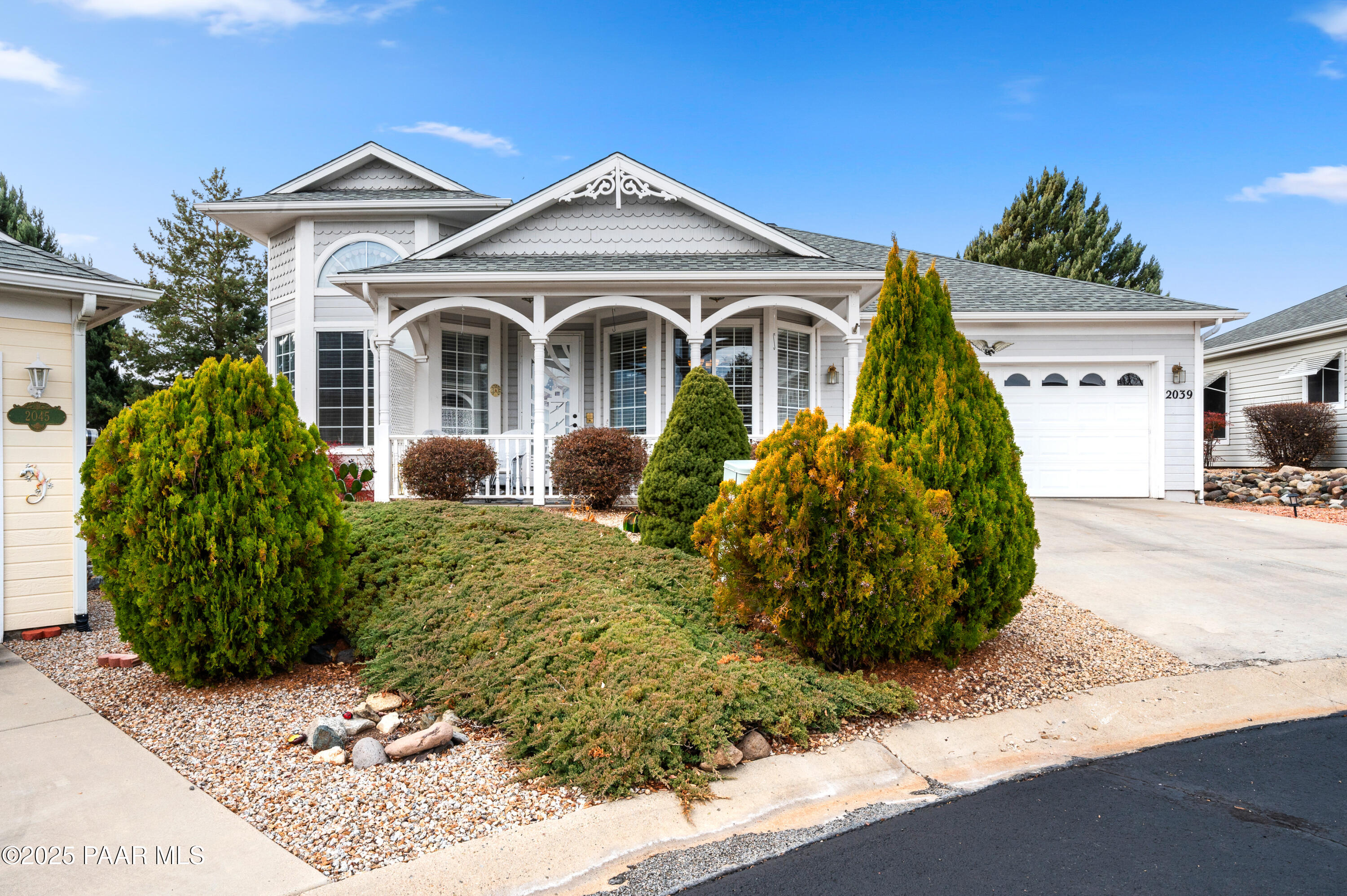 2039 N Oxford