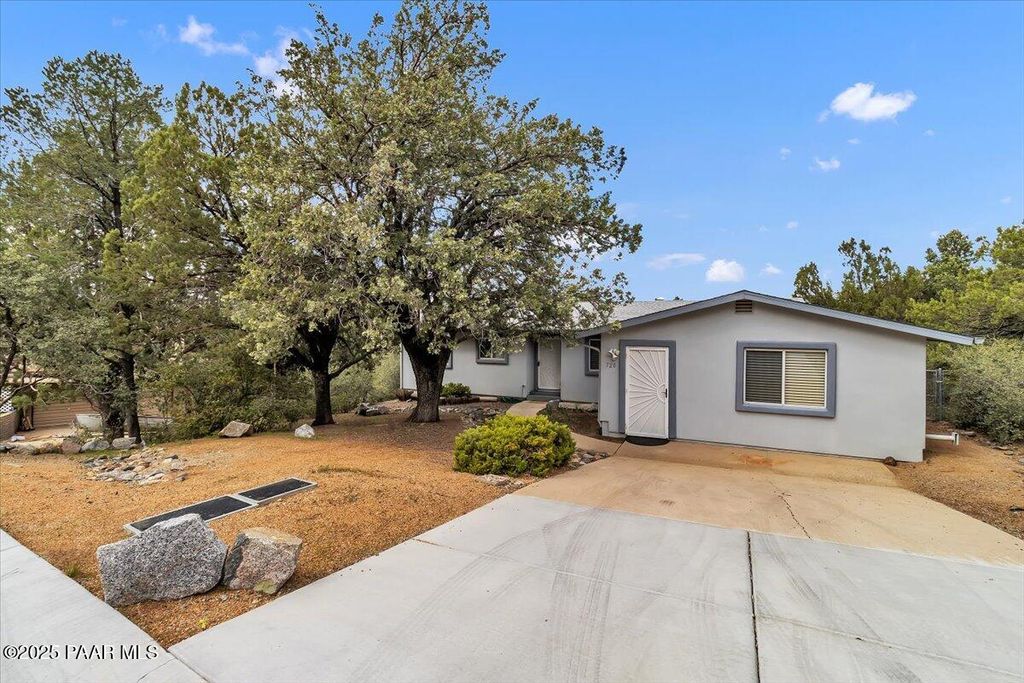 Photo of 720 N John Drive, Prescott, AZ 86303 (MLS # 1077151)