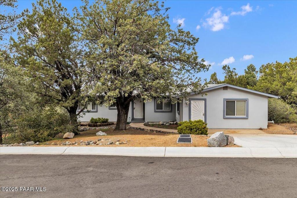 Photo of 720 N John Drive, Prescott, AZ 86303 (MLS # 1077151)