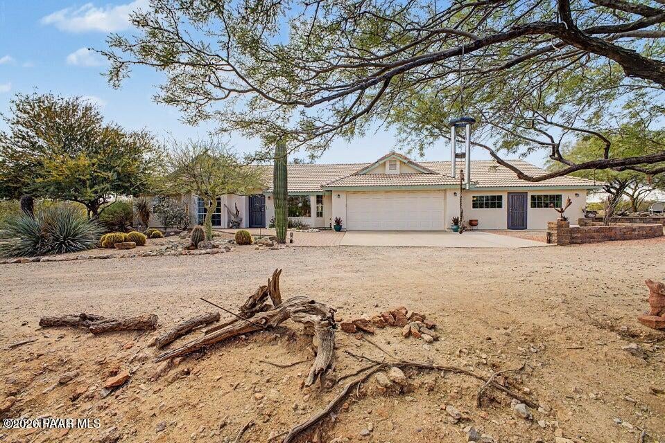 Photo of 1340 E Rock Wren Road, Wickenburg, AZ 85390 (MLS # 1084941)