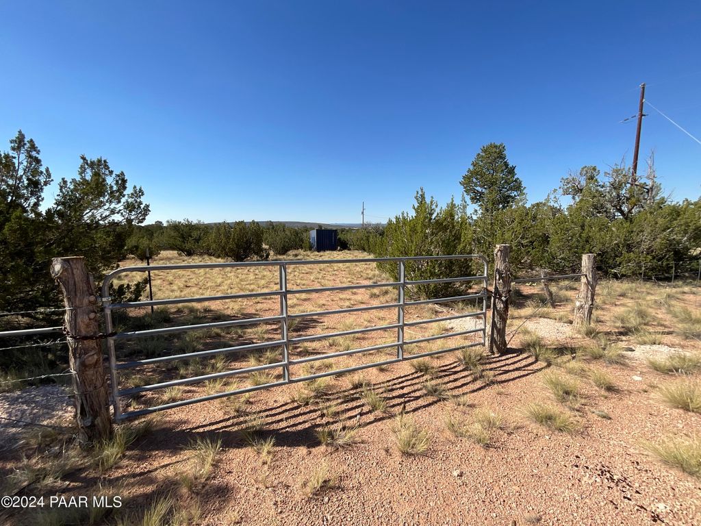 Photo of 26797 W Fort Rock Road, Seligman, AZ 86337 (MLS # 1082188)