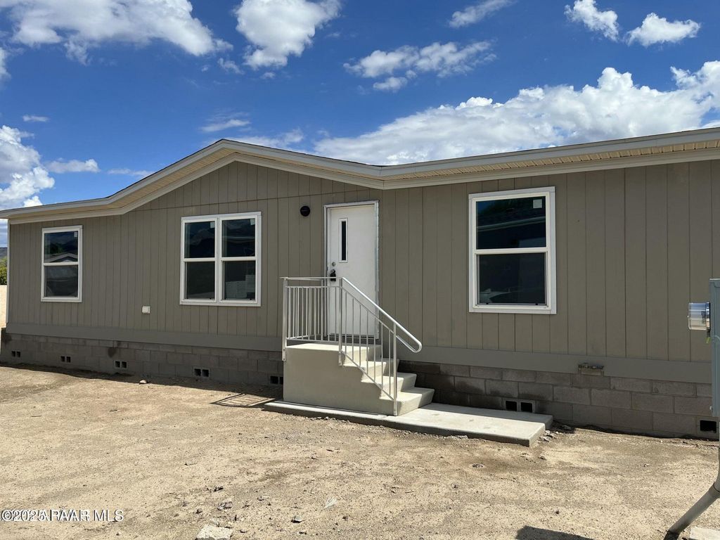 Photo of 19500 E Gregory Street #16, Black Canyon City, AZ 85324 (MLS # 1078084)