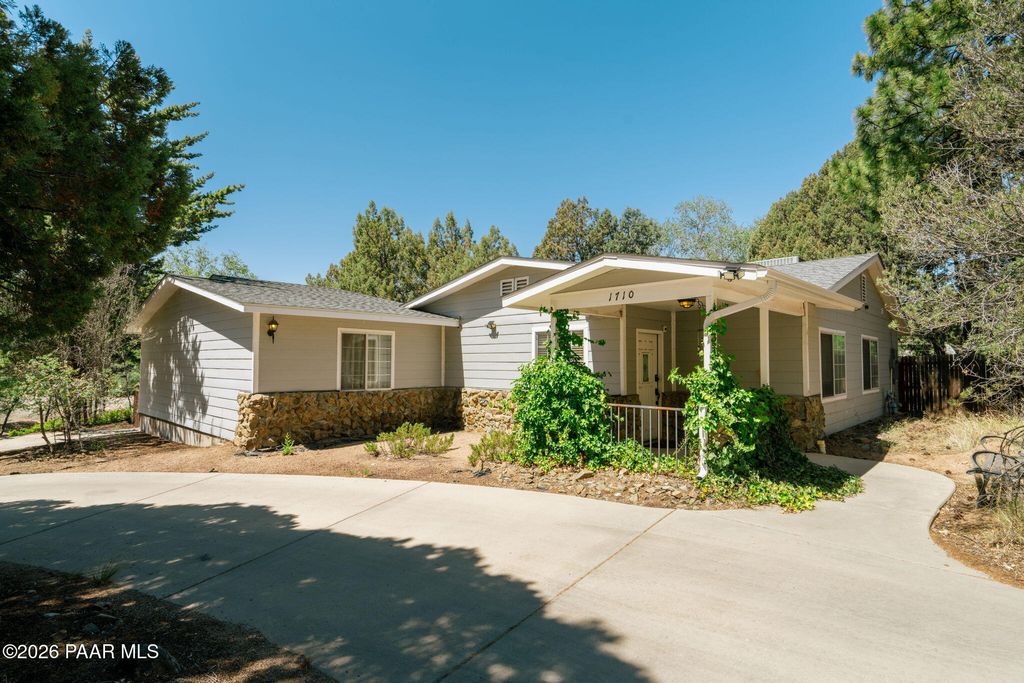 Photo of 1710 N Grand View Road, Prescott, AZ 86305 (MLS # 1082219)