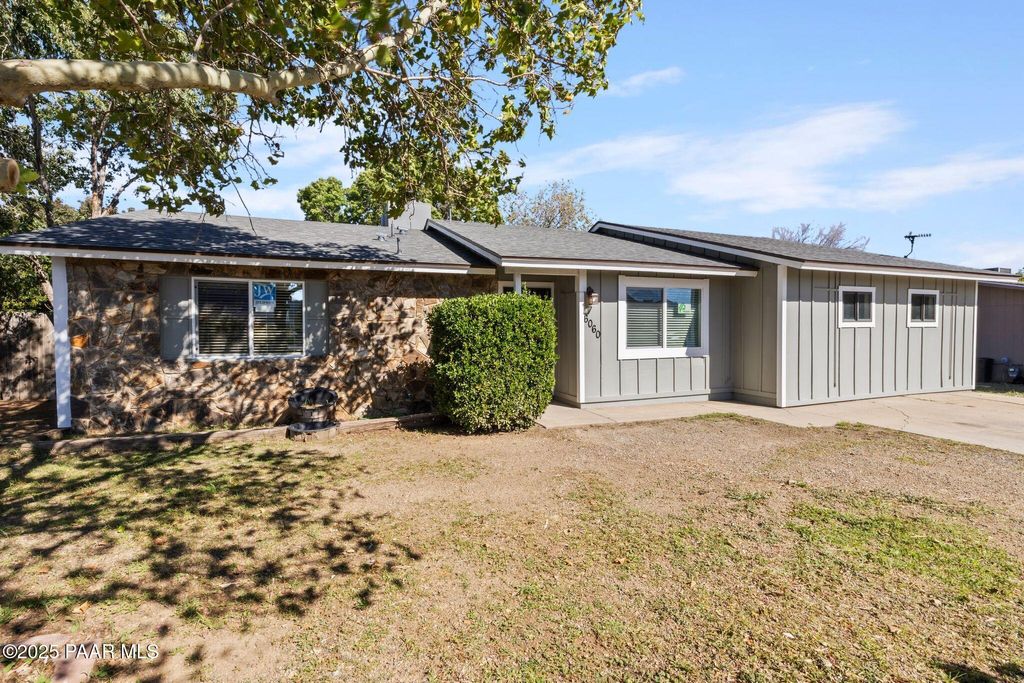 Photo of 6060 E Copper Hill Drive, Prescott Valley, AZ 86314 (MLS # 1077048)