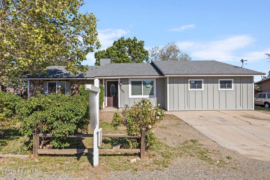Photo of 6060 E Copper Hill Drive, Prescott Valley, AZ 86314 (MLS # 1077048)