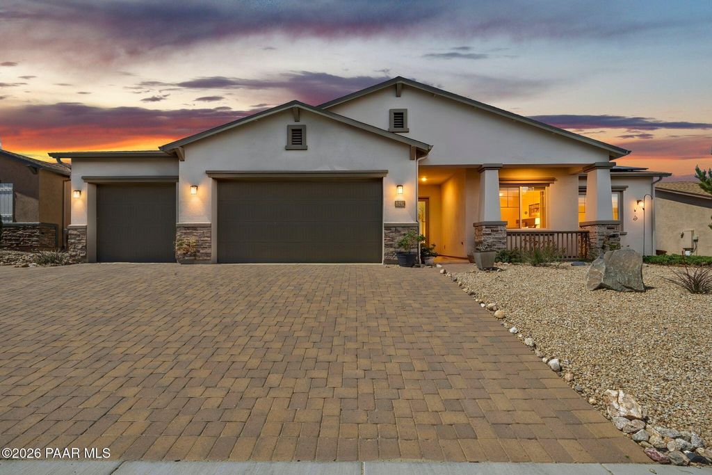 Photo of 8190 N Sunset Ridge Rdg, Prescott Valley, AZ 86315 (MLS # 1081004)