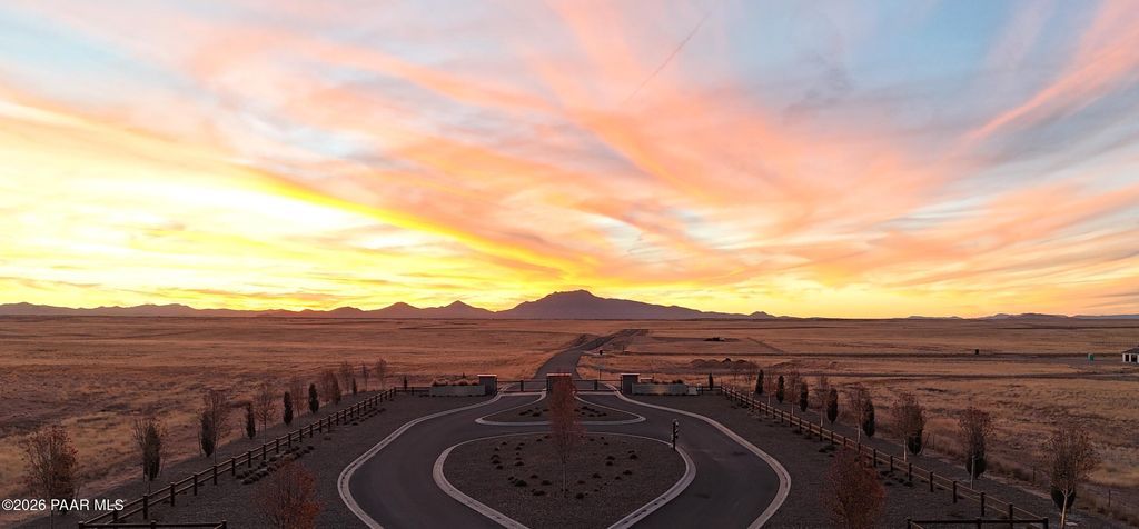 Photo of 424 Smoked Oak Circle, Prescott Valley, AZ 86315 (MLS # 1079125)