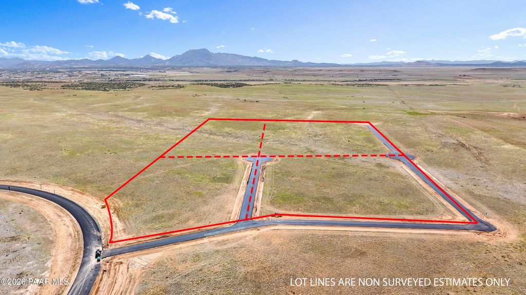 Photo of 424 Smoked Oak Circle, Prescott Valley, AZ 86315 (MLS # 1079125)