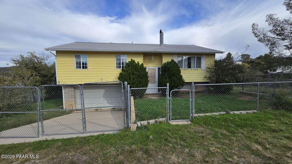 Photo of 10231 S Fir Street, Mayer, AZ 86333 (MLS # 1086073)
