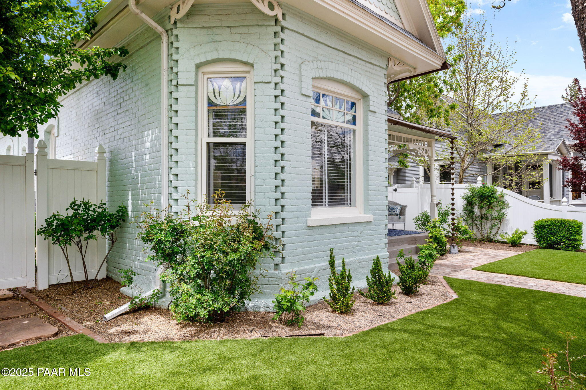 330 N Mount Vernon Avenue