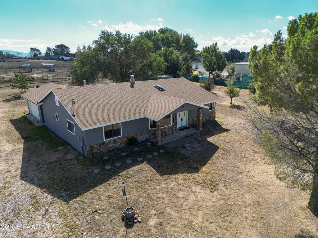 Photo of 695 S Mountain View Road, Chino Valley, AZ 86323 (MLS # 1077091)