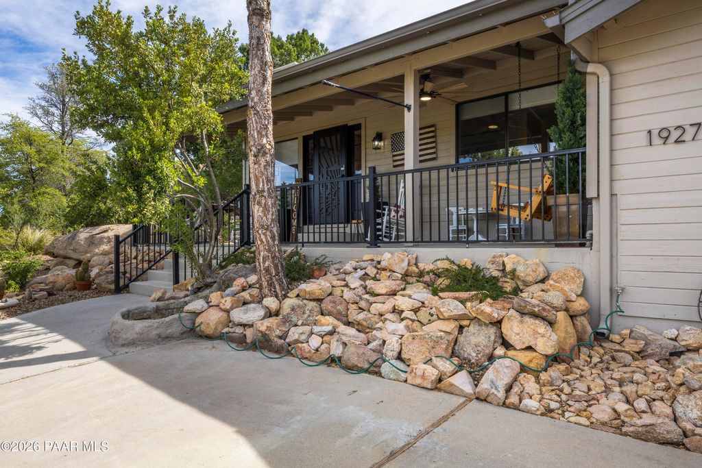 Photo of 1927 Forest View, Prescott, AZ 86305 (MLS # 1081585)