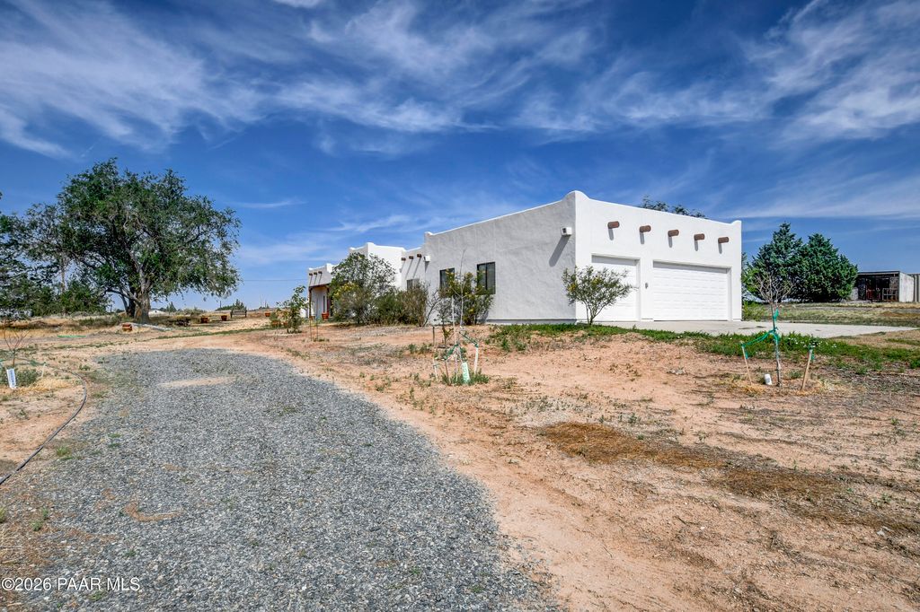 Photo of 7610 N Lawrence Lane, Prescott Valley, AZ 86315 (MLS # 1080740)