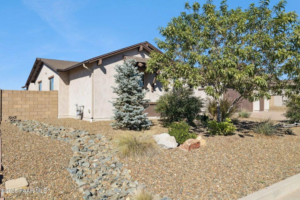 Photo of 1564 E Yorkshine Avenue, Chino Valley, AZ 86323 (MLS # 1077915)